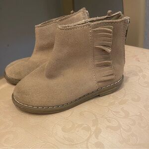 Girls size 6 tan moccasin booties from GAP